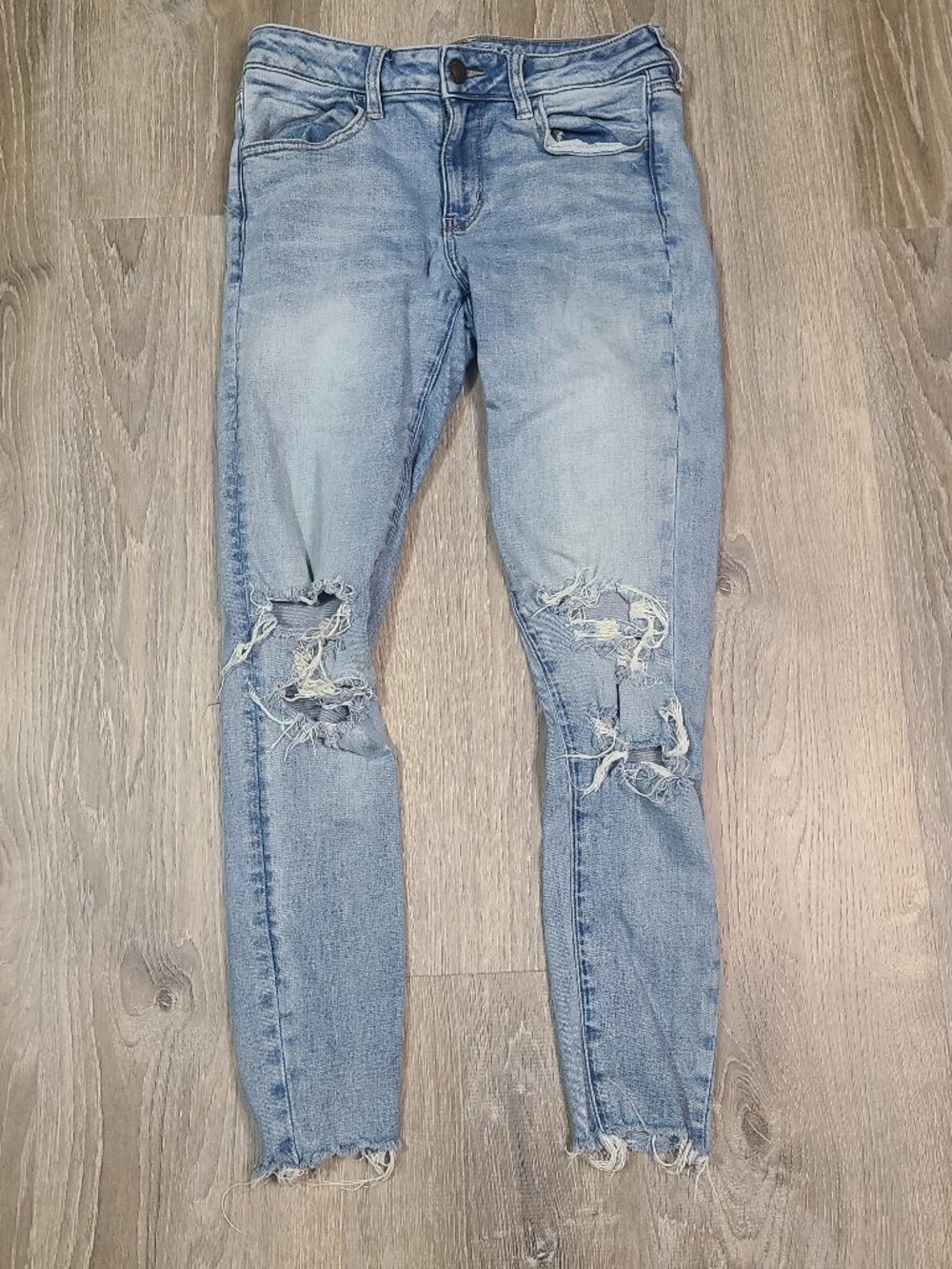 American Eagle Light Wash Distressed Raw Hem Super Stretch Skinny Jeans Size 6